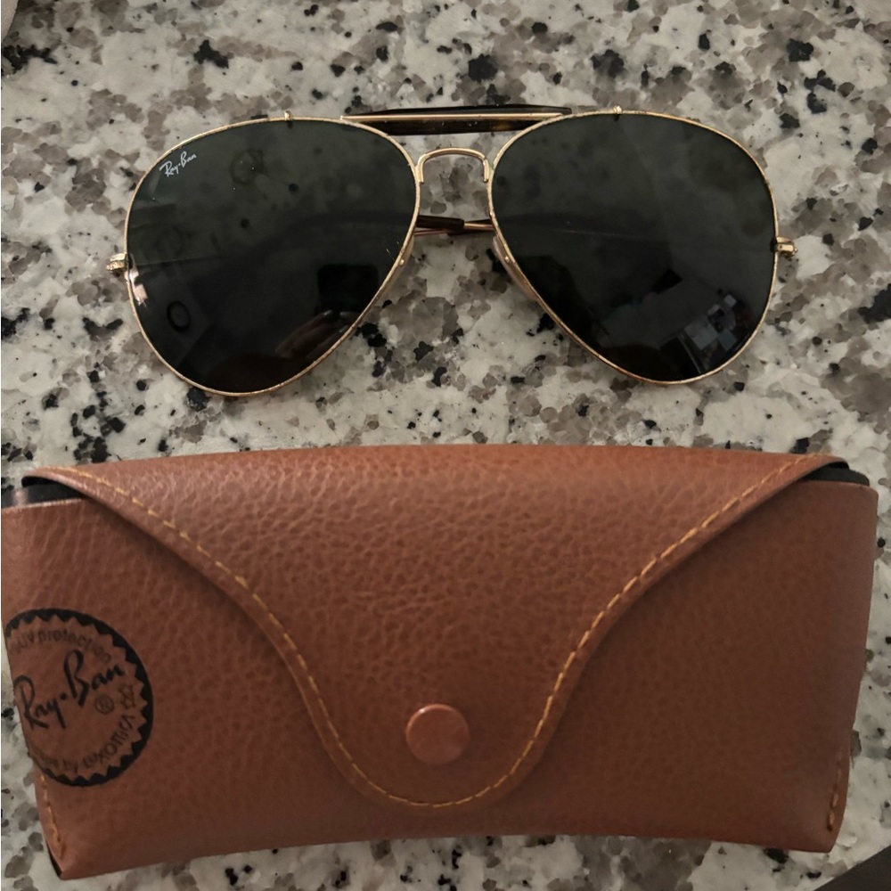 Ray-Ban Aviator Sunglasses with Case